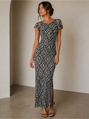 AQUA Black/White Printed Maxi Dress, Large